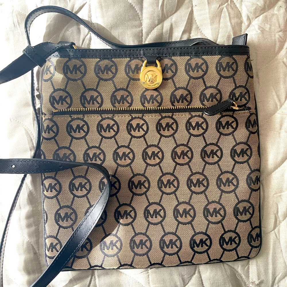 Michael Kors crossbody - Excellent Condition